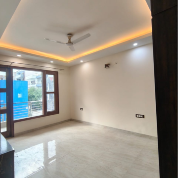 Room in 3 BHK Builder Floor at SAS Tower, Medi City – for Rent