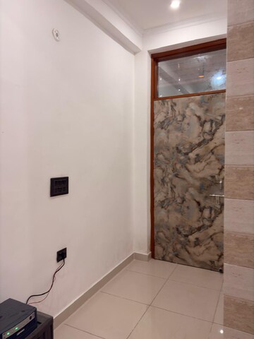 Room in 1.5 BHK Independent House at Sector 115 – for Rent