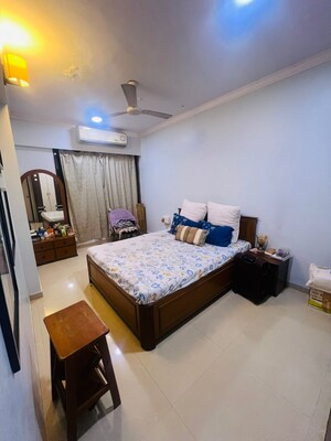 Bedroom in 2 BHK Apartment at Vaikunth CHS, Chembur – for Rent