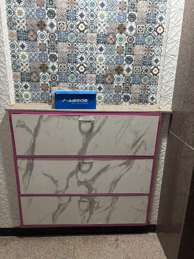 undefined, mansa ram park 3 Bedroom 810 Sq.Ft. Builder Floor In Mansa Ram Park Delhi 9317166