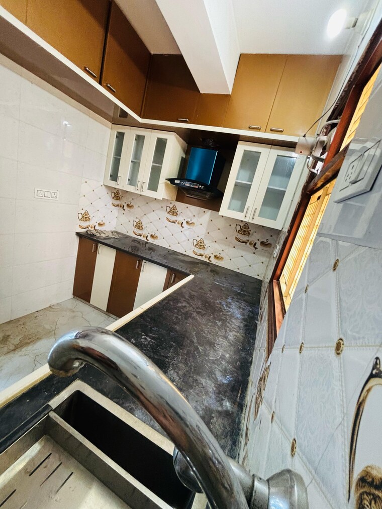 Kitchen, mansa ram park 3 Bedroom 810 Sq.Ft. Builder Floor In Mansa Ram Park Delhi 9317166