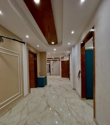 Building Lobby in 3 BHK Builder Floor at TDI The Retreat, Sector 89 – for Sale