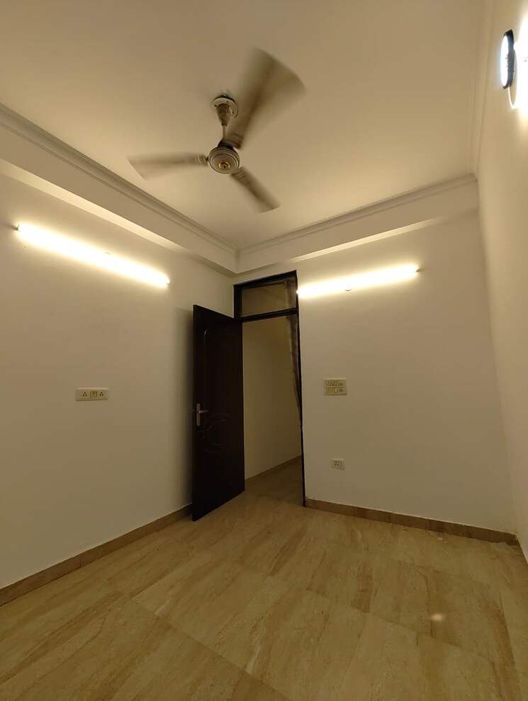 Room, freedom fighters enclave 1 Bedroom 450 Sq.Ft. Builder Floor In Freedom Fighters Enclave Delhi 9317189