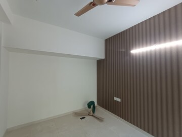 Room in 2 BHK Apartment at L And T Seawoods Residences, Seawoods – for Rent