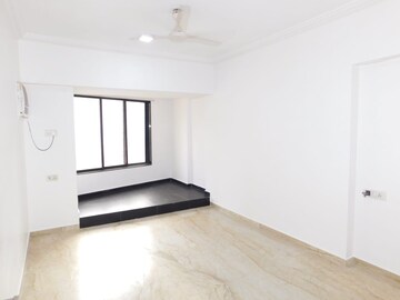 Room in 3 BHK Apartment at Dheeraj Gaurav Heights, Jogeshwari West – for Rent
