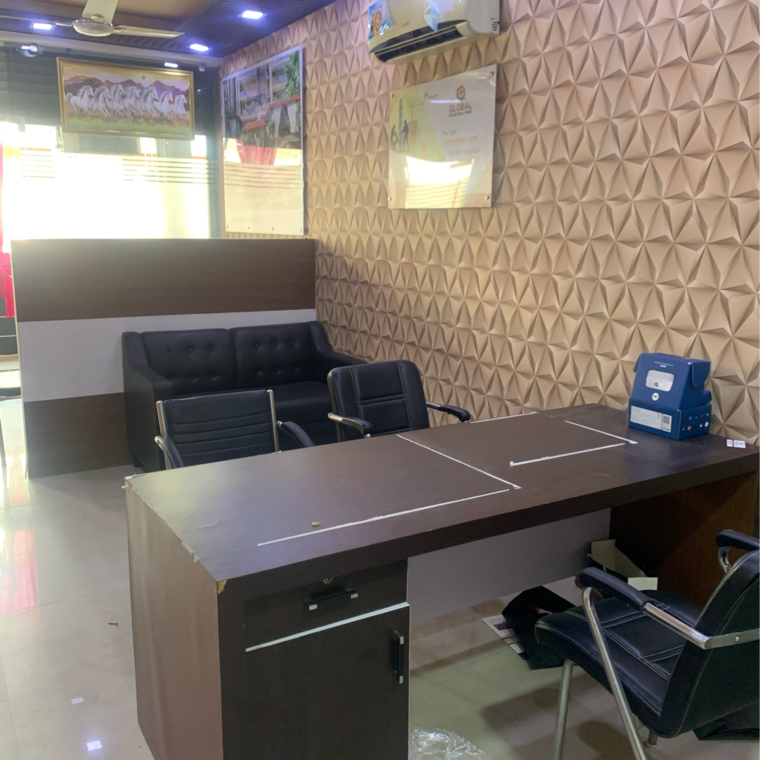 Team Area, vip road Commercial Office Space 300 Sq.Ft. In Vip Road Zirakpur 9317330