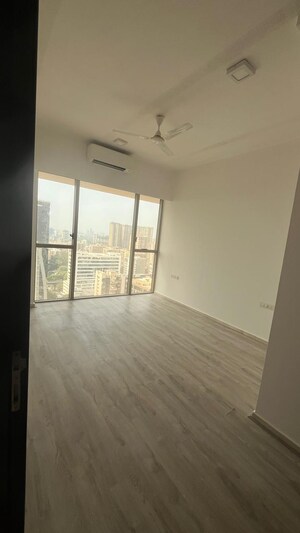 Room in 2 BHK Apartment at Transcon Triumph Tower, Andheri West – for Rent