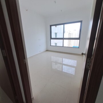 Room in 3 BHK Apartment at Kalpataru Immensa, Kolshet Road – for Sale