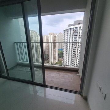Room in 3 BHK Apartment at Kalpataru Immensa, Kolshet Road – for Sale