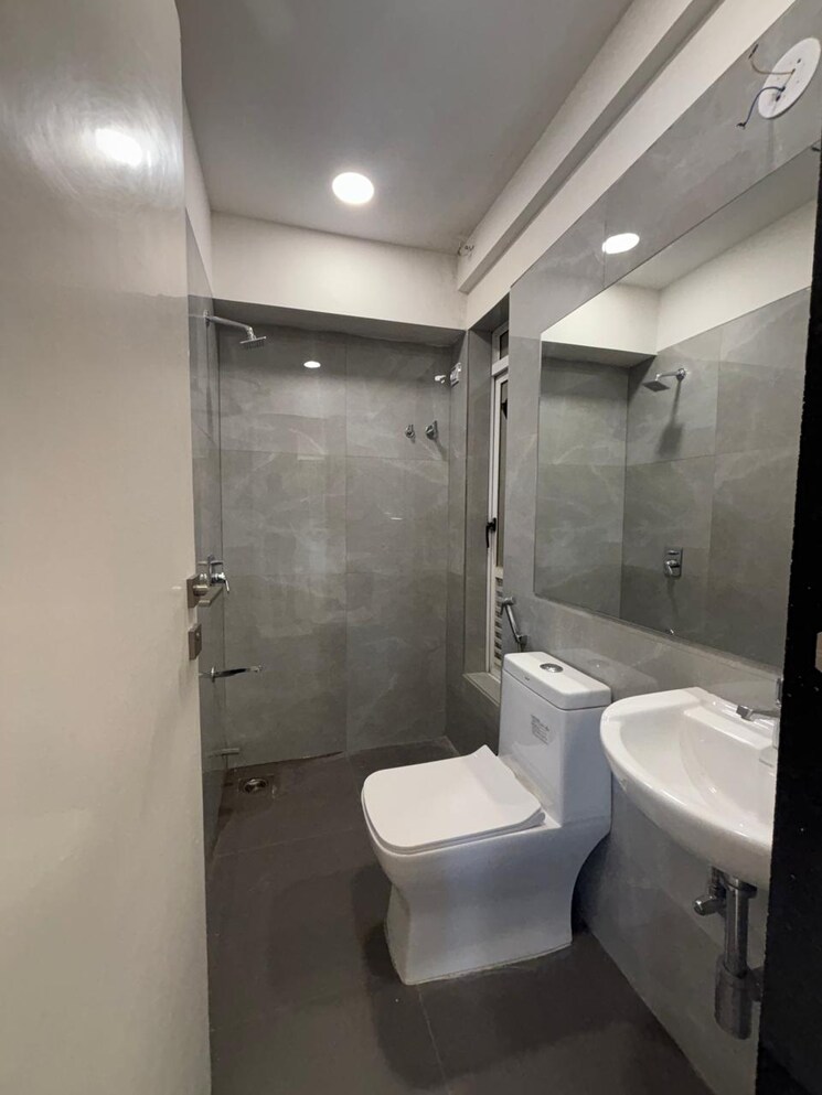Bathroom, shreem-shree-krishna 2 Bedroom 611 Sq.Ft. Apartment In Powai Mumbai 9317420