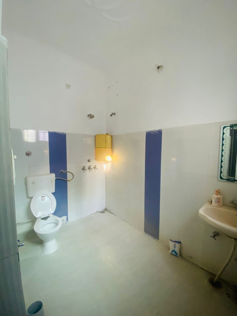 Bathroom, rwa-apartments-sector-50 5 Bedroom 1620 Sq.Ft. Villa In Sector 50 Noida 9317431