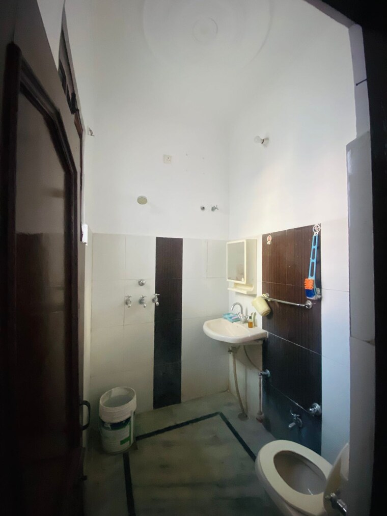 Bathroom, rwa-apartments-sector-50 5 Bedroom 1620 Sq.Ft. Villa In Sector 50 Noida 9317431