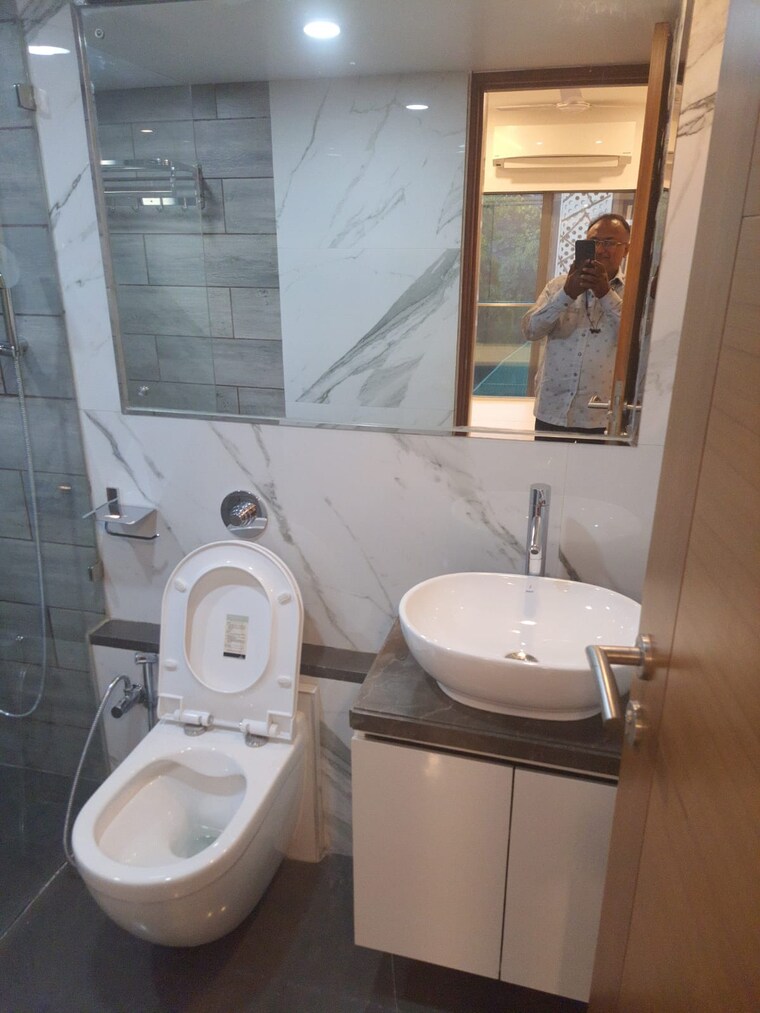 Bathroom, ekta-trinity 3 Bedroom 1333 Sq.Ft. Apartment In Santacruz West Mumbai 9317425