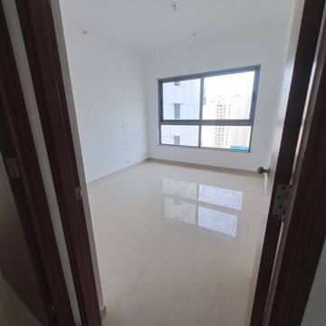 Room in 3 BHK Apartment at Kalpataru Immensa, Kolshet Road – for Sale