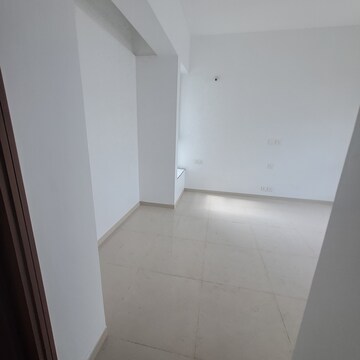 Room in 3 BHK Apartment at Kalpataru Immensa, Kolshet Road – for Sale