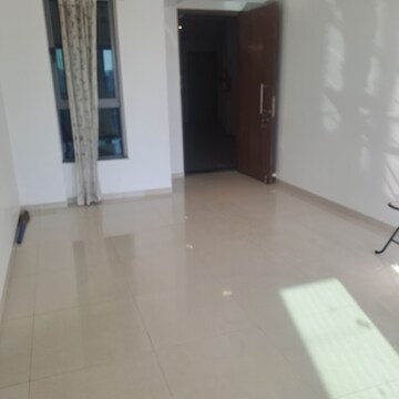 Room in 2 BHK Apartment at Kalpataru Immensa, Kolshet Road – for Sale