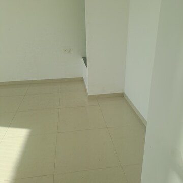 Room in 2 BHK Apartment at Kalpataru Immensa, Kolshet Road – for Sale