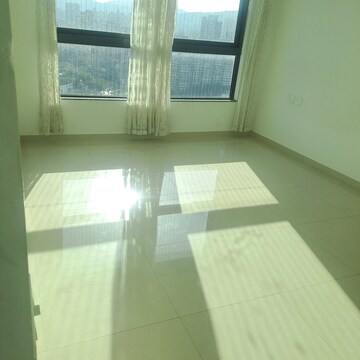 Room in 2 BHK Apartment at Kalpataru Immensa, Kolshet Road – for Sale