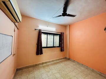 Room in 1 BHK Apartment at Seawoods – for Rent