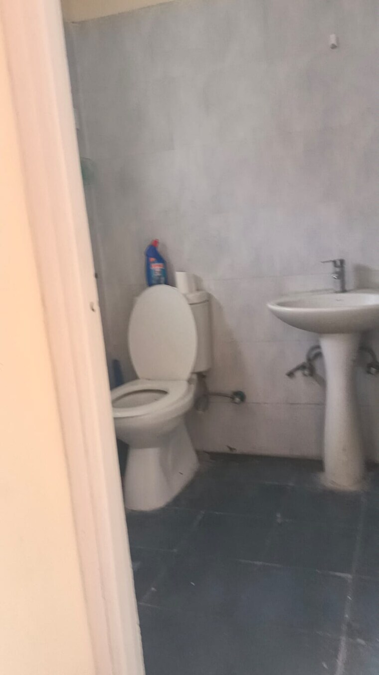 Bathroom, amrapali-riverview 2 Bedroom 845 Sq.Ft. Apartment In Amrapali Leisure Valley Greater Noida 9317530