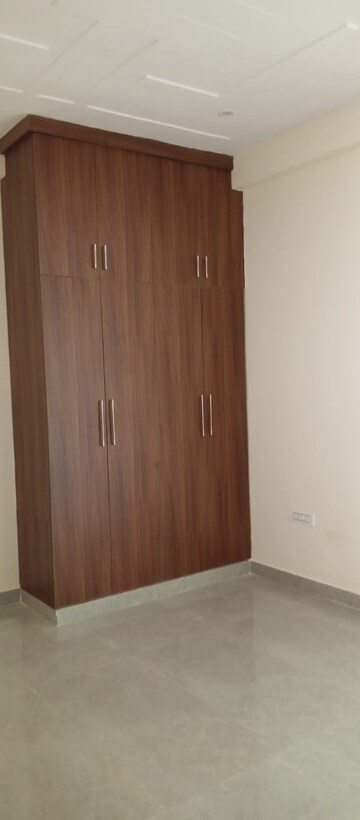 Room in 2 BHK Apartment at Amrapali Riverview, Amrapali Leisure Valley – for Rent
