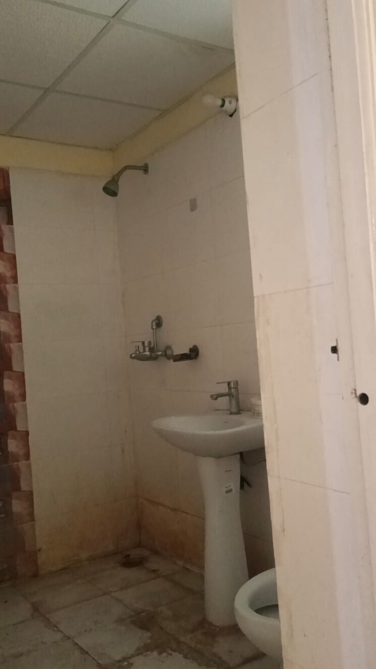 Bathroom, amrapali-riverview 2 Bedroom 845 Sq.Ft. Apartment In Amrapali Leisure Valley Greater Noida 9317530
