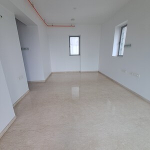 Room in 4 BHK Apartment at Kalpataru Immensa, Kolshet Road – for Sale