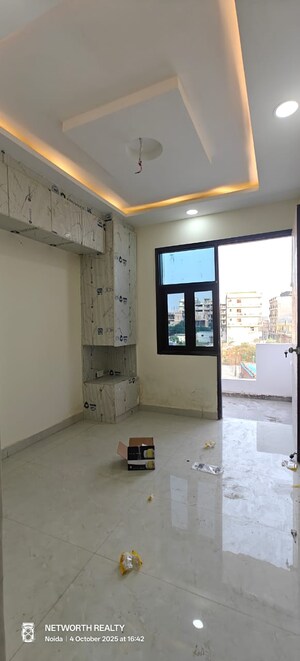 Room in 1 BHK Builder Floor at Sector 73 – for Sale