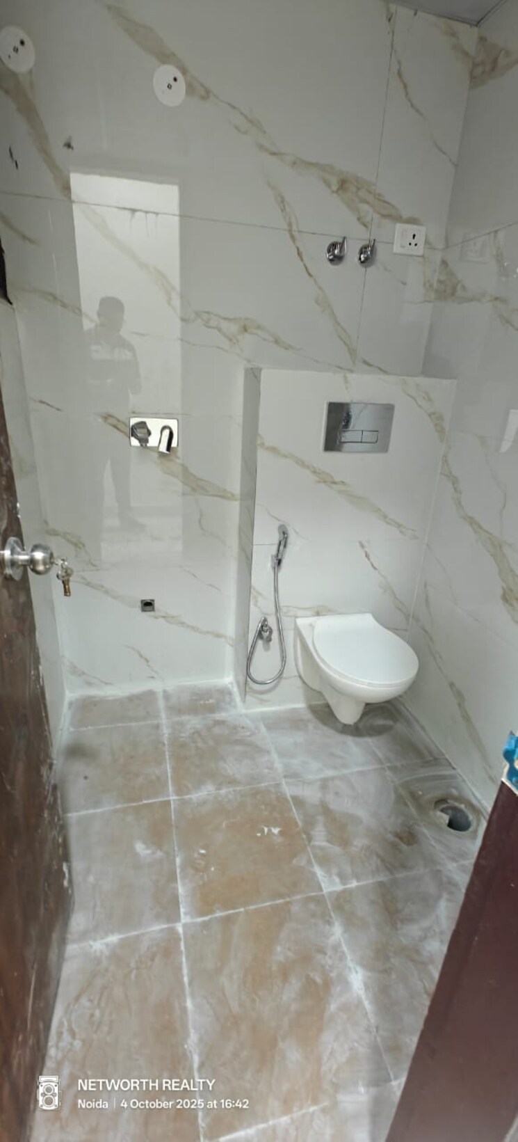 Bathroom, sector 73 1 Bedroom 600 Sq.Ft. Builder Floor In Sector 73 Noida 9317616