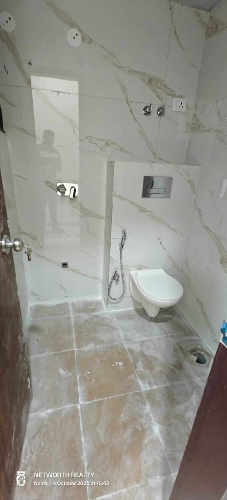 Bathroom, sector 73 1 Bedroom 600 Sq.Ft. Builder Floor In Sector 73 Noida 9317616