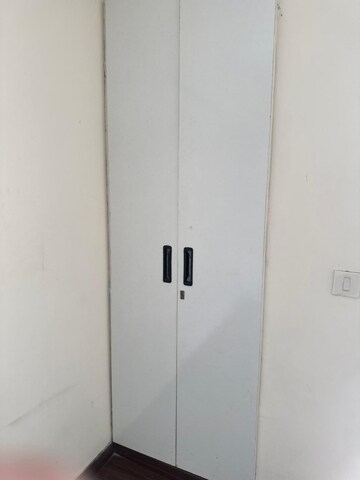 Room in 3 BHK Apartment at BPTP Parkland Pride, Sector 77 – for Sale