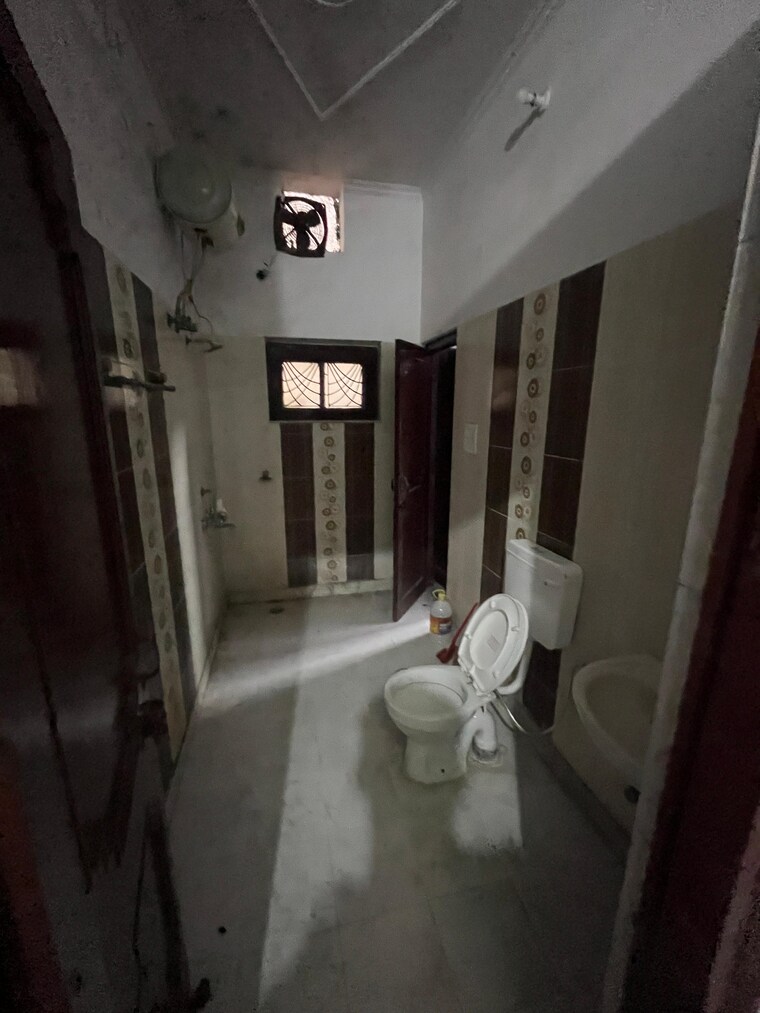 Bathroom, gms road 3 Bedroom 150 Sq.Yd. Independent House In Gms Road Dehradun 9317638