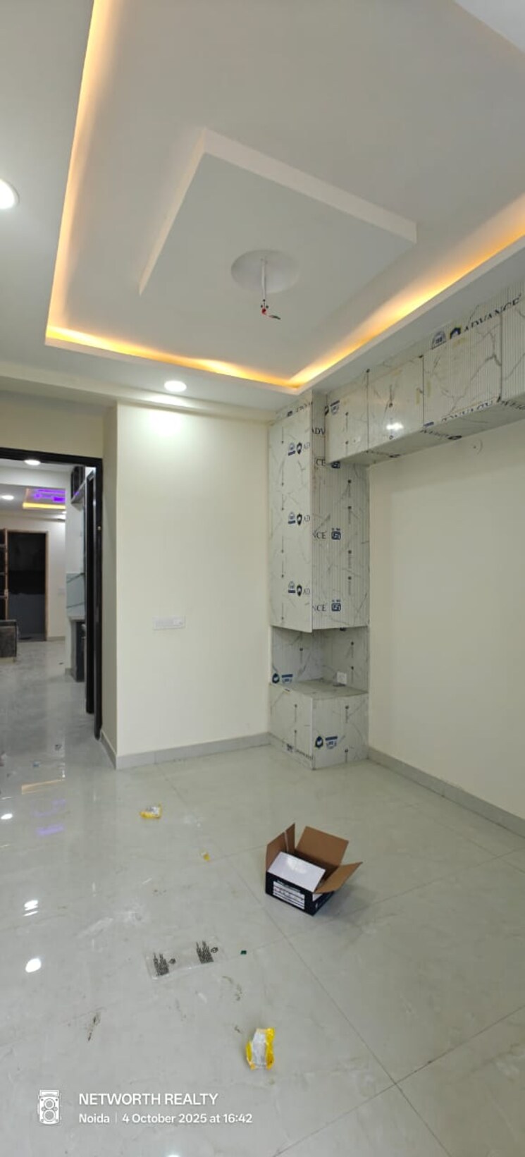 Living Room, sector 73 1 Bedroom 600 Sq.Ft. Builder Floor In Sector 73 Noida 9317648