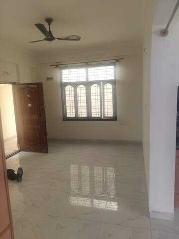 Room in 3 BHK Apartment at DSR Cosmos, Bellandur – for Rent