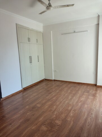 2 BHK Apartment For Rent in Amrapali Riverview, Amrapali Leisure Valley