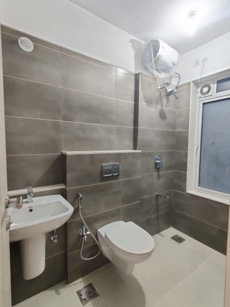 Bathroom, rustomjee-erika 2 Bedroom 621 Sq.Ft. Apartment In Bandra East Mumbai 9317719