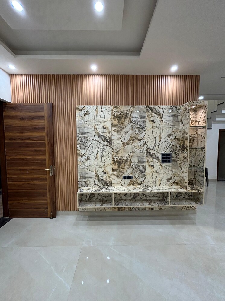 Living Room, saharanpur road 5 Bedroom 166 Sq.Yd. Independent House In Saharanpur Road Dehradun 9317722