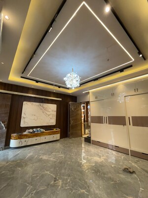 Room in 5 BHK Independent House at Saharanpur Road – for Sale