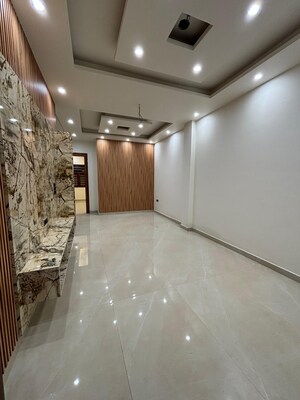 Room in 5 BHK Independent House at Saharanpur Road – for Sale