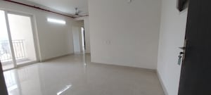Room in 3 BHK Apartment at Signature Global Golf Greens, Sector 79 – for Rent
