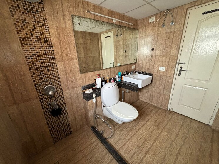 Bathroom, bestech-park-view-spa-next 3.5 Bedroom 2000 Sq.Ft. Apartment In Sector 67 Gurgaon 9317766