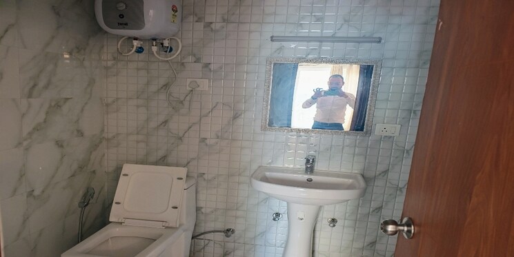 Bathroom, chi v greater noida 1 Bedroom 620 Sq.Ft. Builder Floor In Chi V Greater Noida Greater Noida 9318008