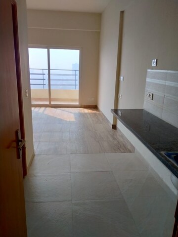 Room in 1 BHK Apartment at Paramount Golfforeste, Zeta I Greater Noida – for Rent