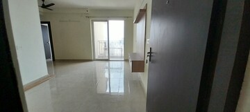 Room in 3 BHK Apartment at Signature Global Golf Greens, Sector 79 – for Rent