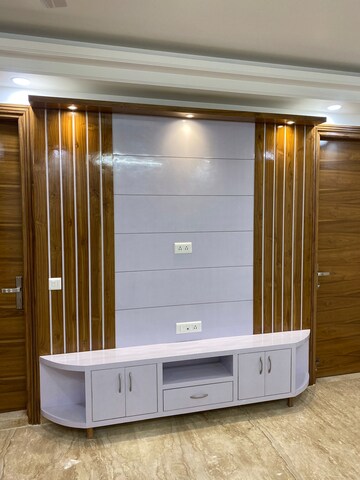 Room in 3 BHK Builder Floor at Vasant Kunj – for Rent