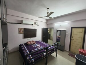 Room in 3 BHK Apartment at Kondapur – for Rent