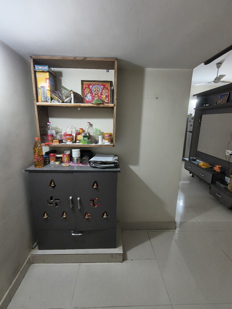 Room, kondapur 3 Bedroom 1500 Sq.Ft. Apartment In Kondapur Hyderabad 9318063