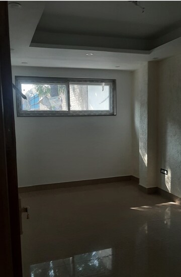 Room in 3 BHK Builder Floor at Palam Vihar – for Sale
