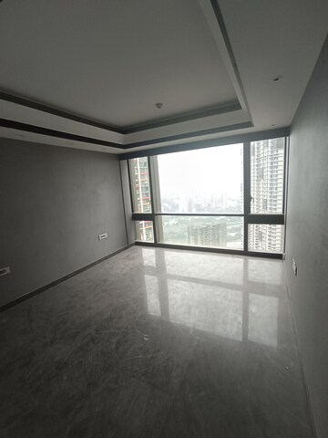 Room in 5 BHK Apartment at Lodha Trump Tower, Worli – for Rent