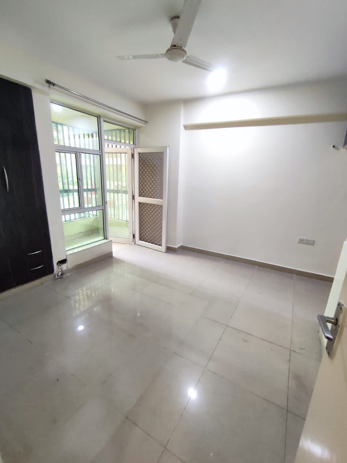 2.5 BHK + Study Room 1205 Sq.Ft. Apartment in Gaur City 2 - 16th Avenue